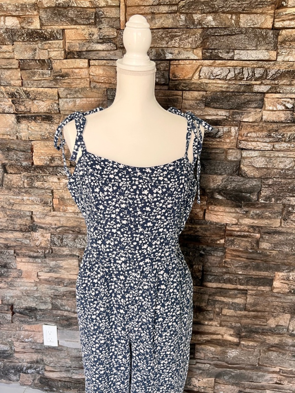 Old Navy Navy and White Floral Midi Sundress with Tie Straps - Picture 3 of 12